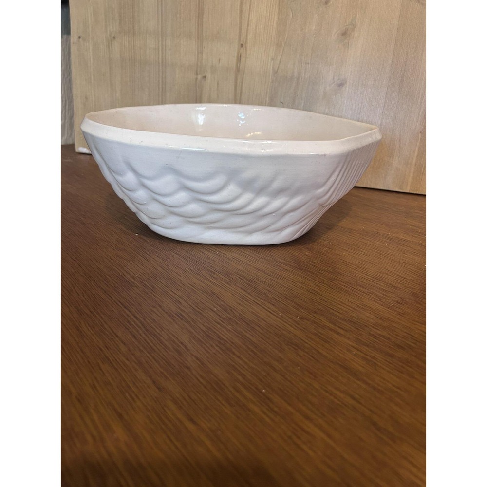 Vintage 10" Art‎ Pottery White Shell Shaped Planter Mixing Bowl Nautical Decor